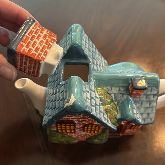 2005 Thomas Kinkade Cottage House Ceramic/Porcelain Teapot with Lid - Picture 4 of 6